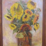 Das Ölgemälde von Gisela Peschke aus dem Jahr 1988 mit dem Titel "Sonnenblumen" ist ein Stilleben, dass Sonnenblumen darstellt, Öl auf Hartfaser